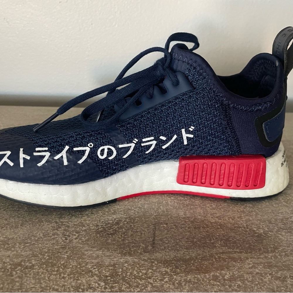 Adidas Boys size 1 NMD Sneakers - Picture 4 of 10